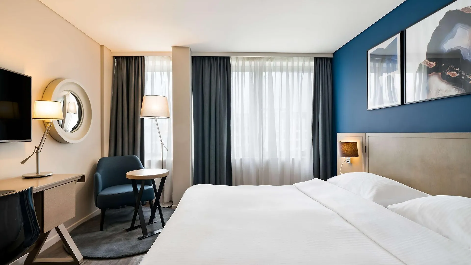 Park Inn By Radisson Antwerp City Centre מלון